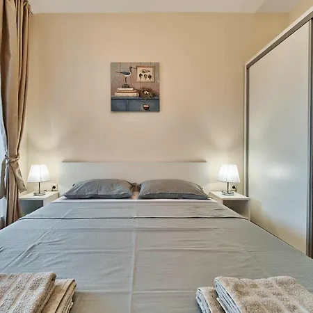 South Bay - Monk Lejlighed Varna