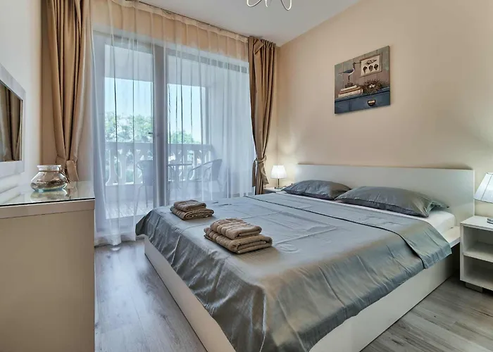 South Bay - Monk Warna